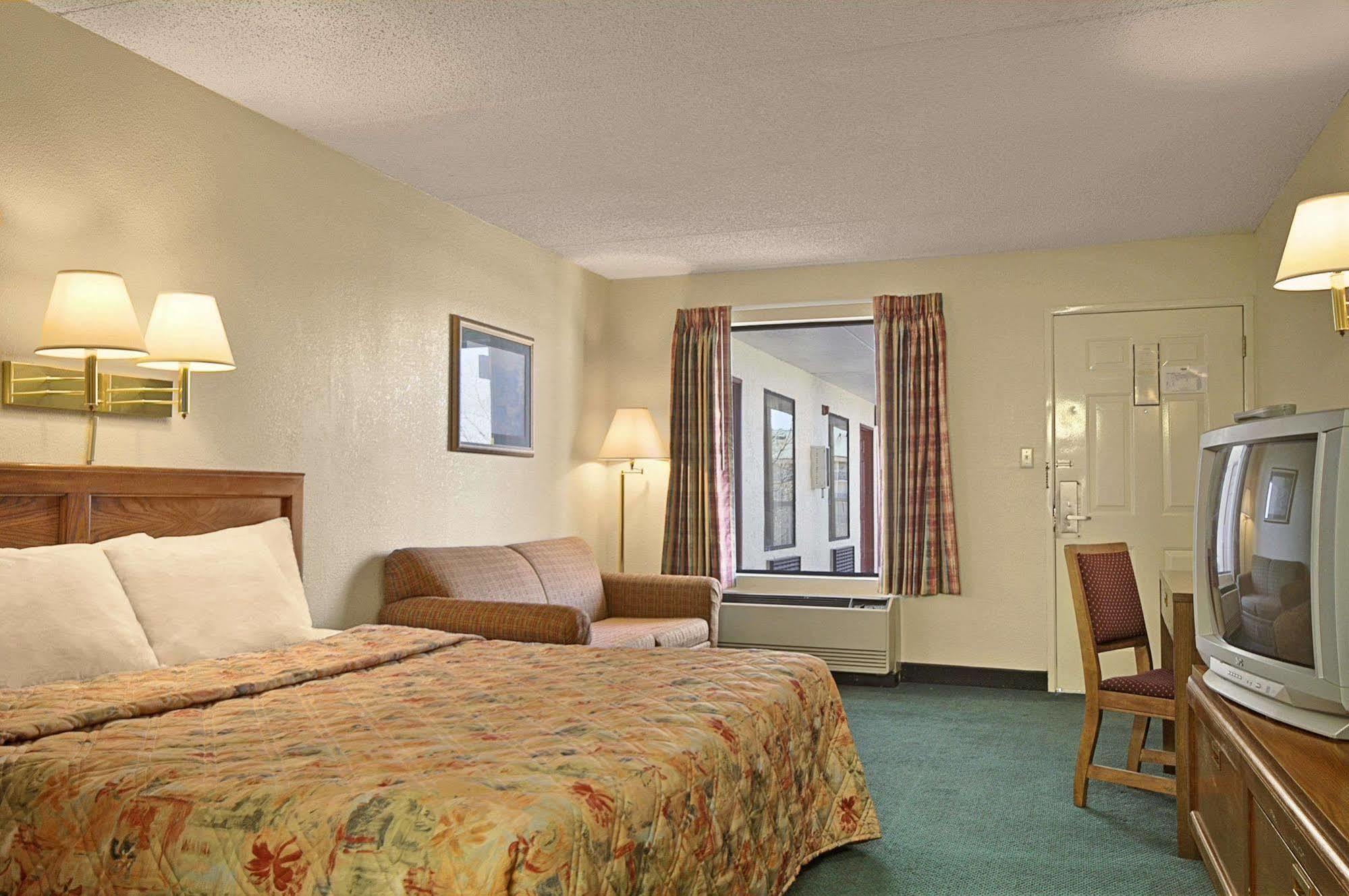 Days Inn By Wyndham Apple Valley Pigeon Forge/Sevierville Room photo